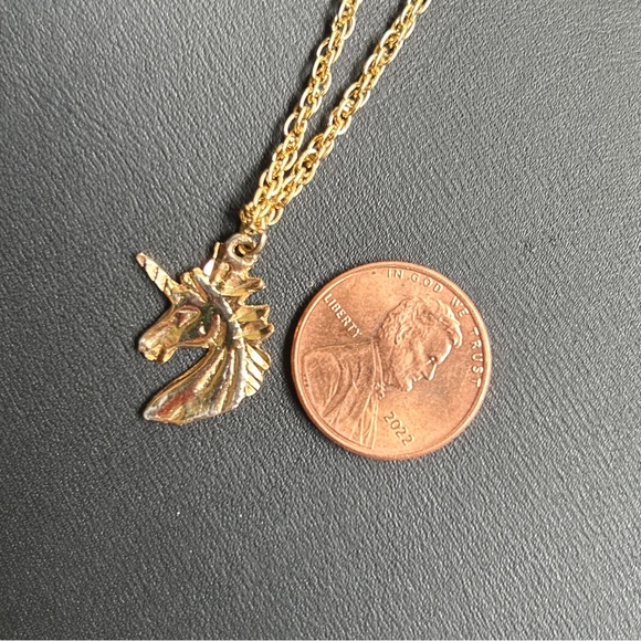 VINTAGE RARE 1970’s 18K GOLD PLATED UNICORN NECKLACE ROPE CHAIN DIAMOND CUT - Picture 4 of 4